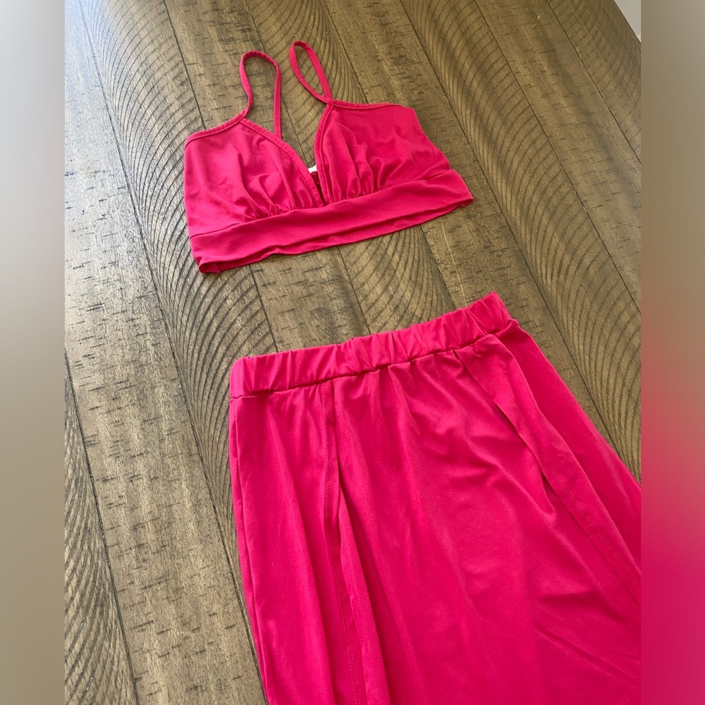🔅 Woman’s Bright Pink 2 Piece Skirt Outfit 🔅